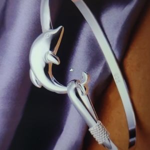 PRICE DROP! 925 STERLING SILVER DOLPHIN DESIGN BANGLE BRACELET